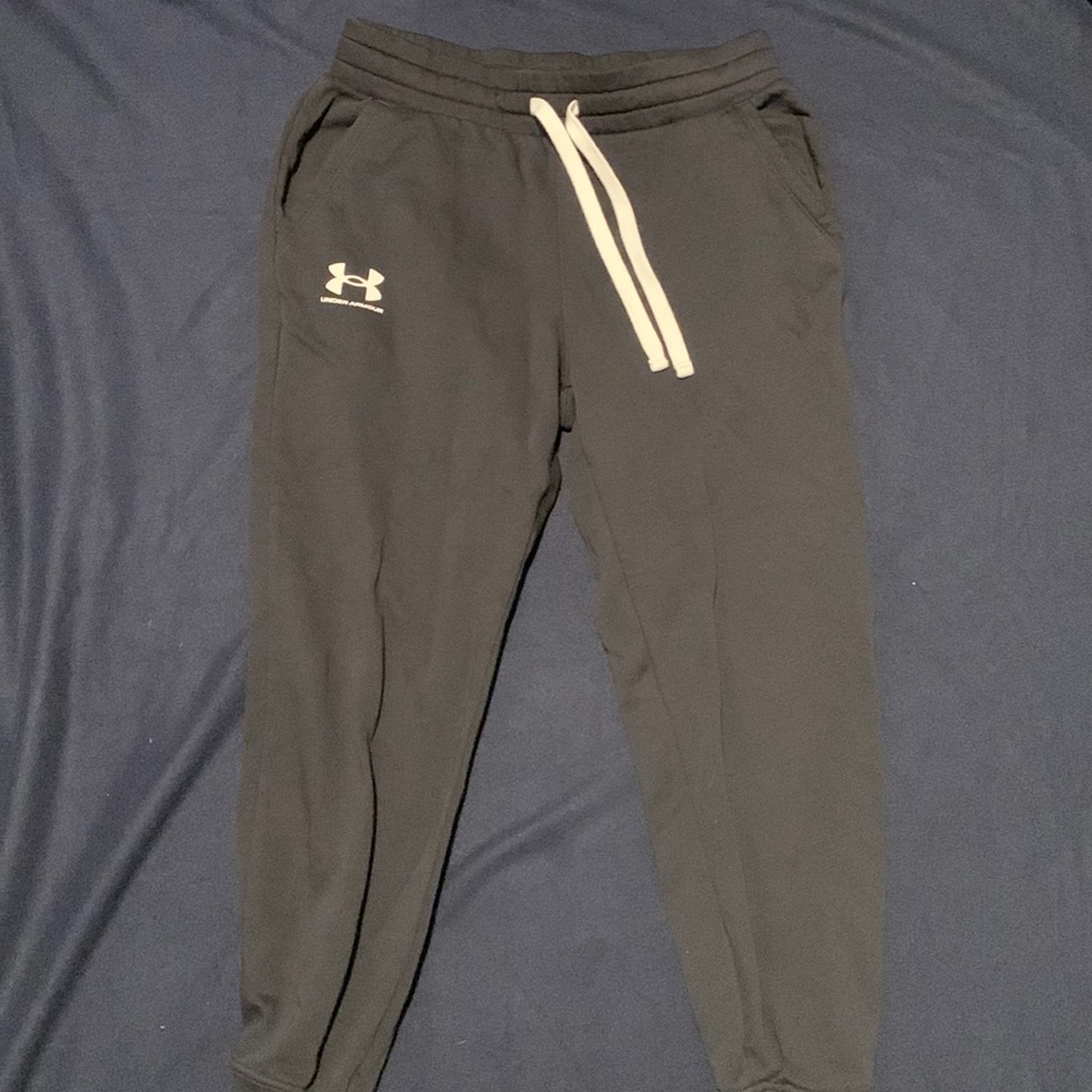 Men’s NEVER WORN Black fleece Under Armour joggers